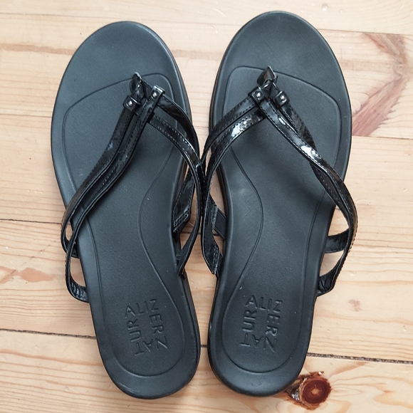 Naturalizer Black Sandals - Picture 1 of 2